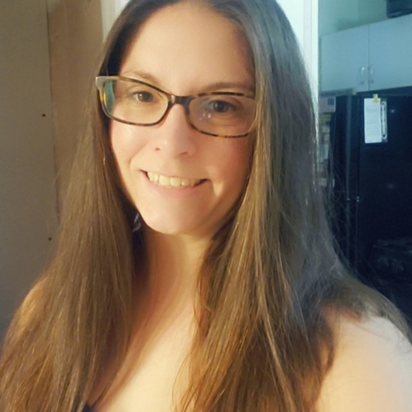 Meet your Posher, Sara - Picture 2 of 3